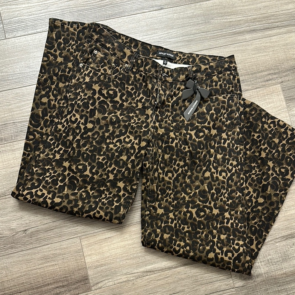 Leopard Print Jeans with Pink Accents 🎀 - Picture 2 of 3